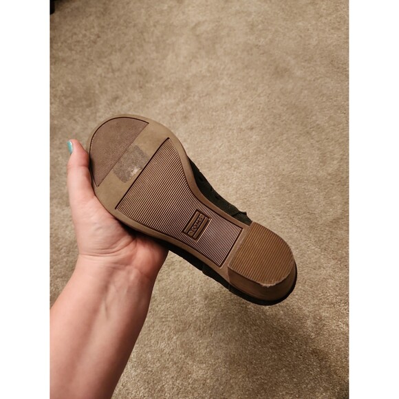 Toms "Majorca" Olive Green Faux Suede Peeptoe Booties Laser Cutouts Size 7.5 - Picture 9 of 10